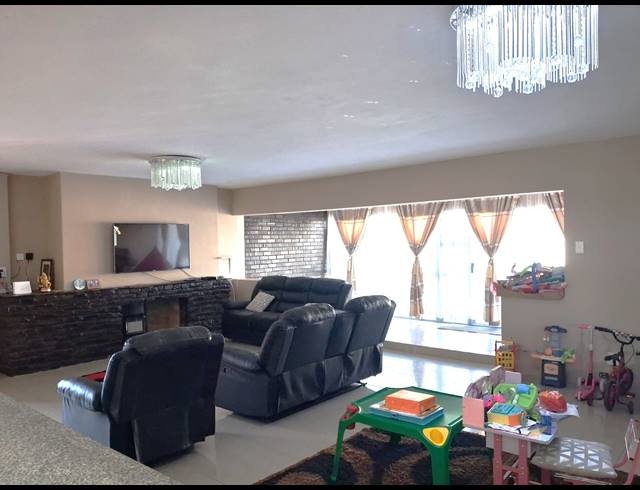3 BEDROOM HOUSE FOR SALE IN BLUFF